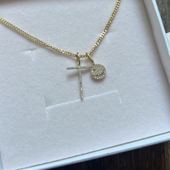 The Sis Kiss Necklace - Picture 3 of 4